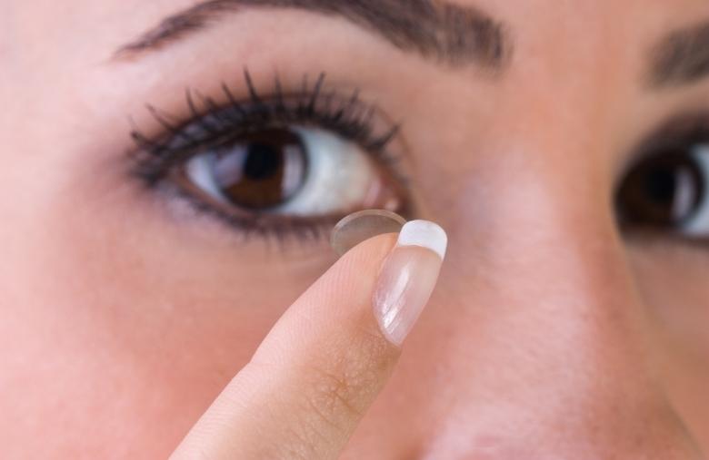 Maintain The Hygiene Of Contact Lens