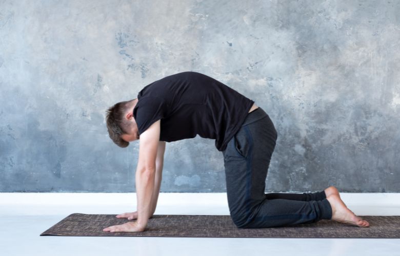 Guy Lerning Yoga